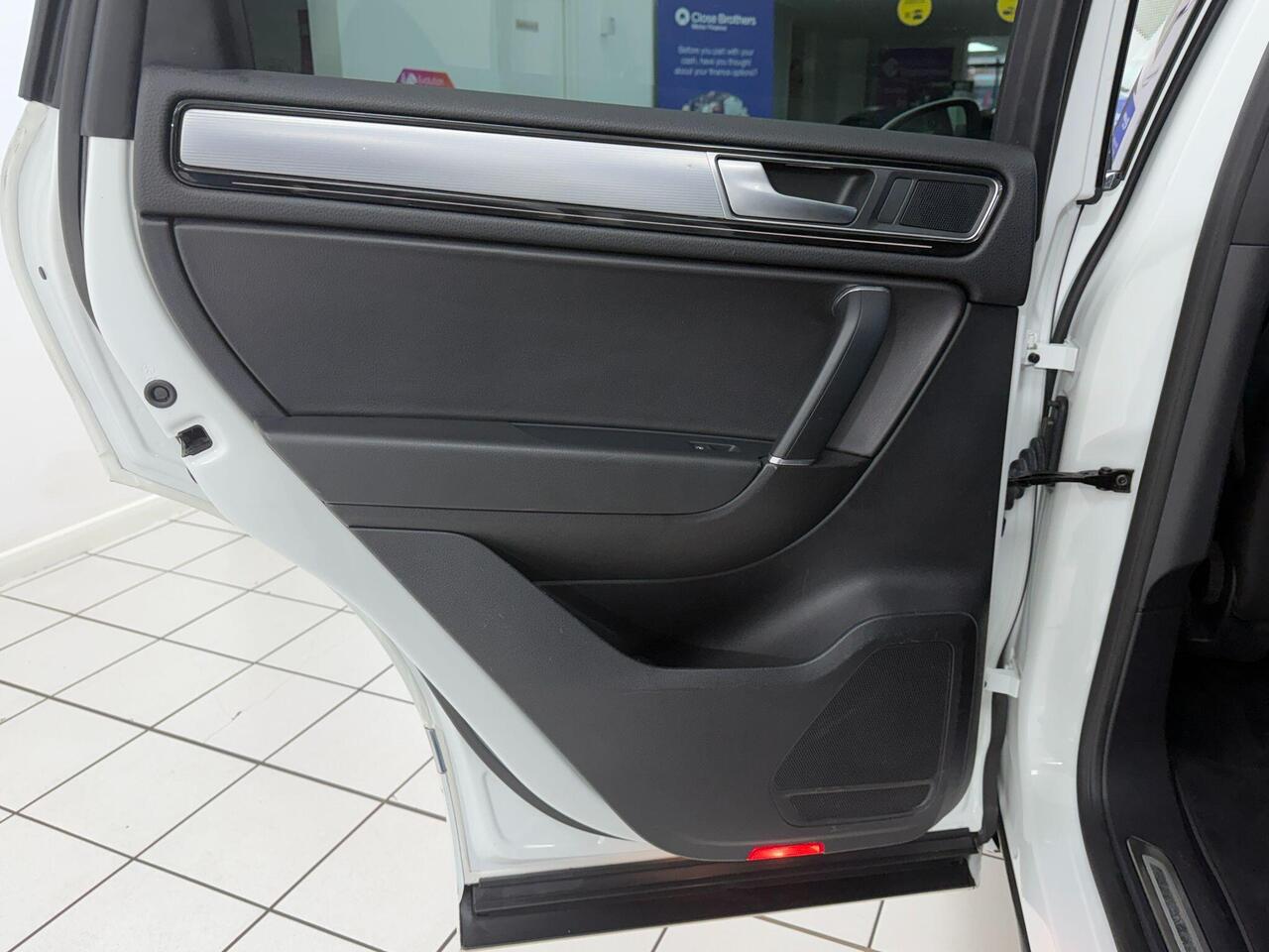 Used Volkswagen Touareg 2017 for sale - 77743881: Photo 39