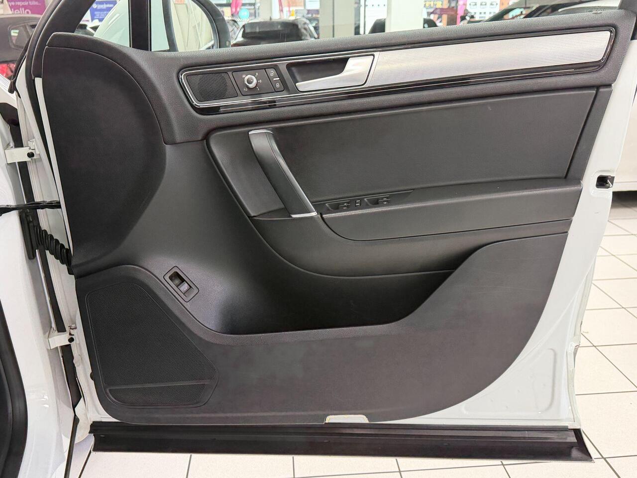 Used Volkswagen Touareg 2017 for sale - 77743881: Photo 41