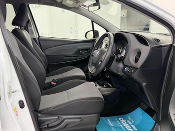 Used Toyota Yaris 2016 for sale - 77884281: Photo