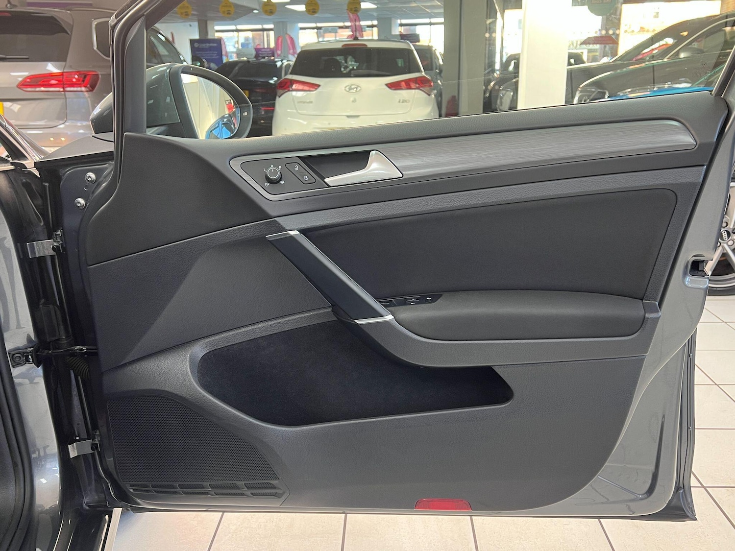 Used Volkswagen Golf 2017 for sale - 77564648: Photo 25