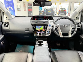 Used Toyota Prius+ 2019 for sale - 78867995: Photo