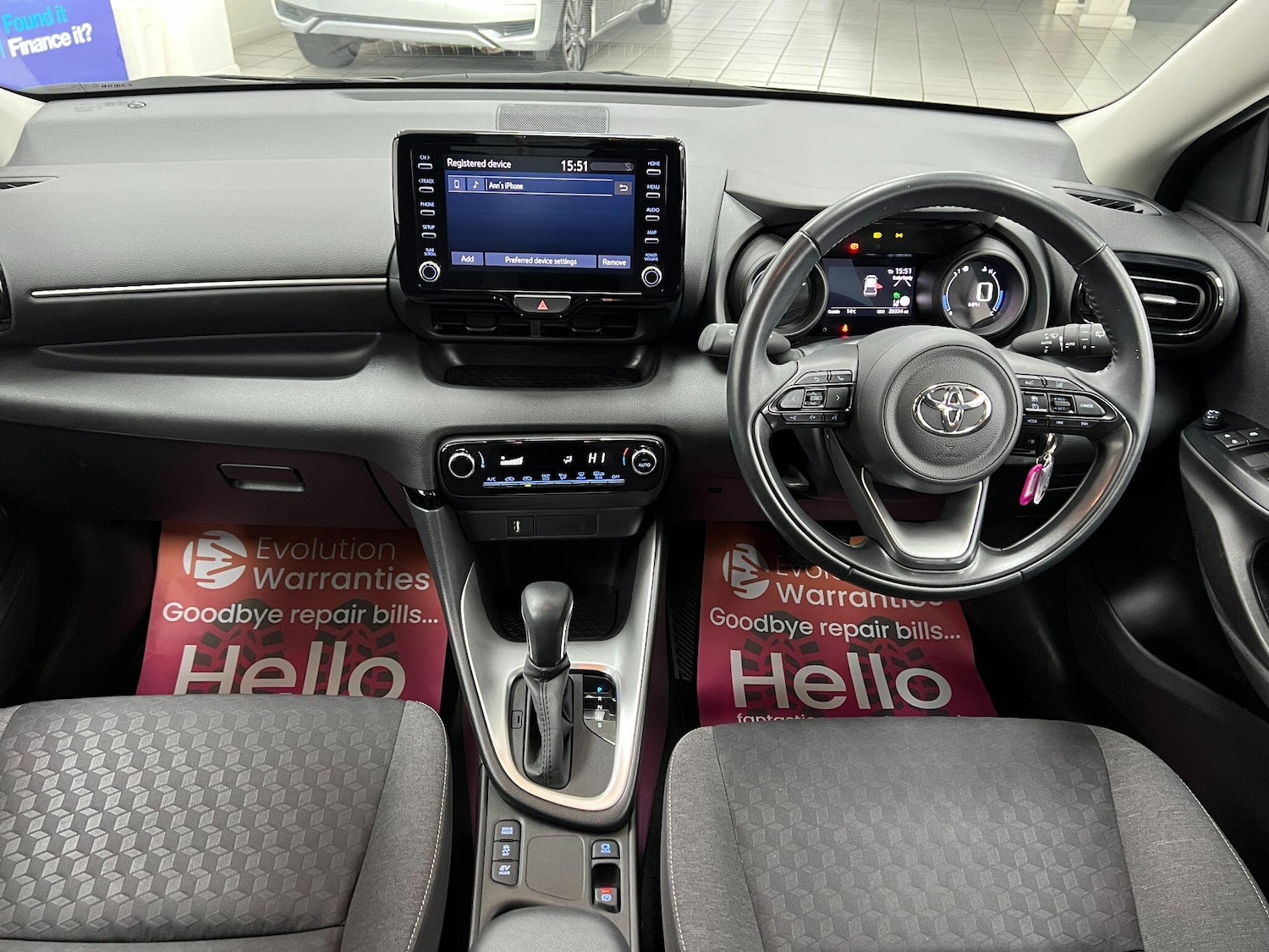 Used Toyota Yaris 2022 for sale - 76898557: Photo 2