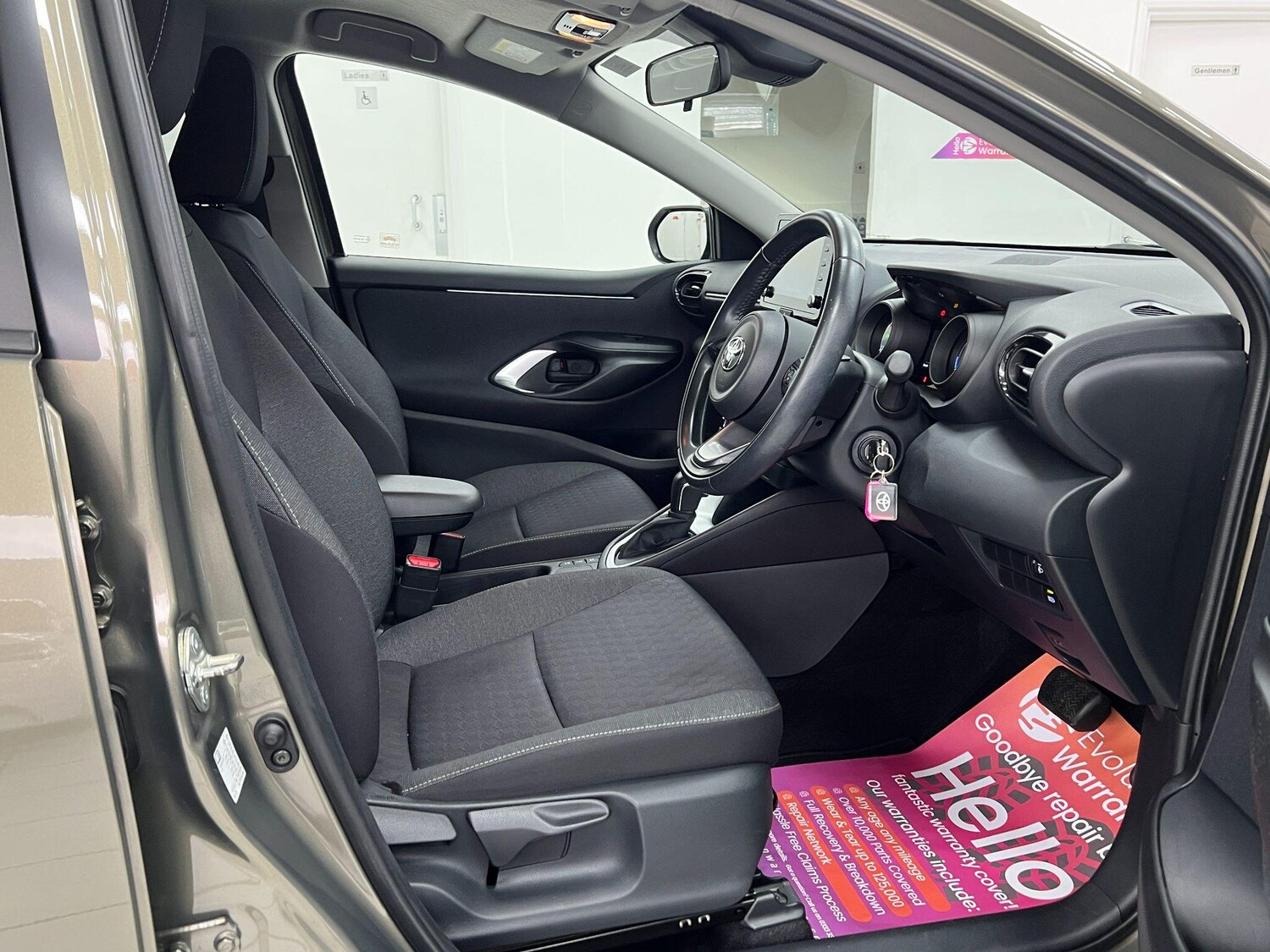 Used Toyota Yaris 2022 for sale - 76898557: Photo 22