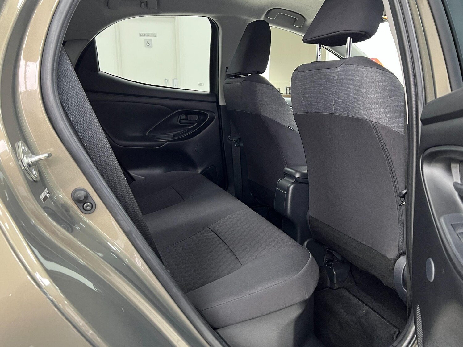 Used Toyota Yaris 2022 for sale - 76898557: Photo 24