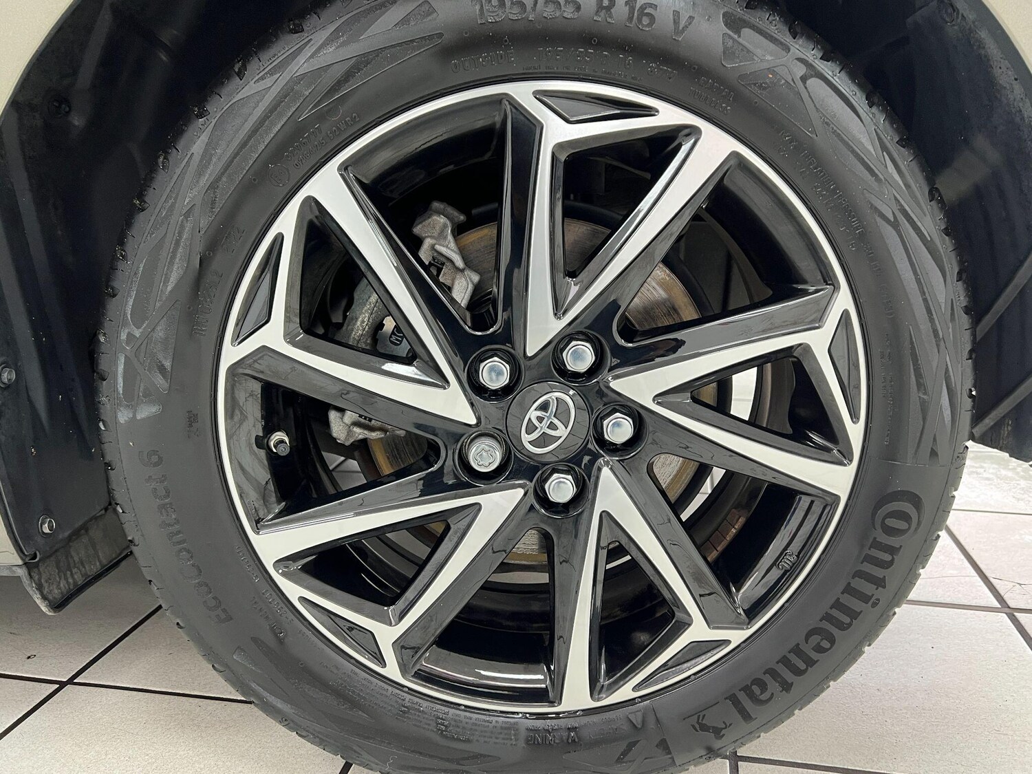 Used Toyota Yaris 2022 for sale - 76898557: Photo 39