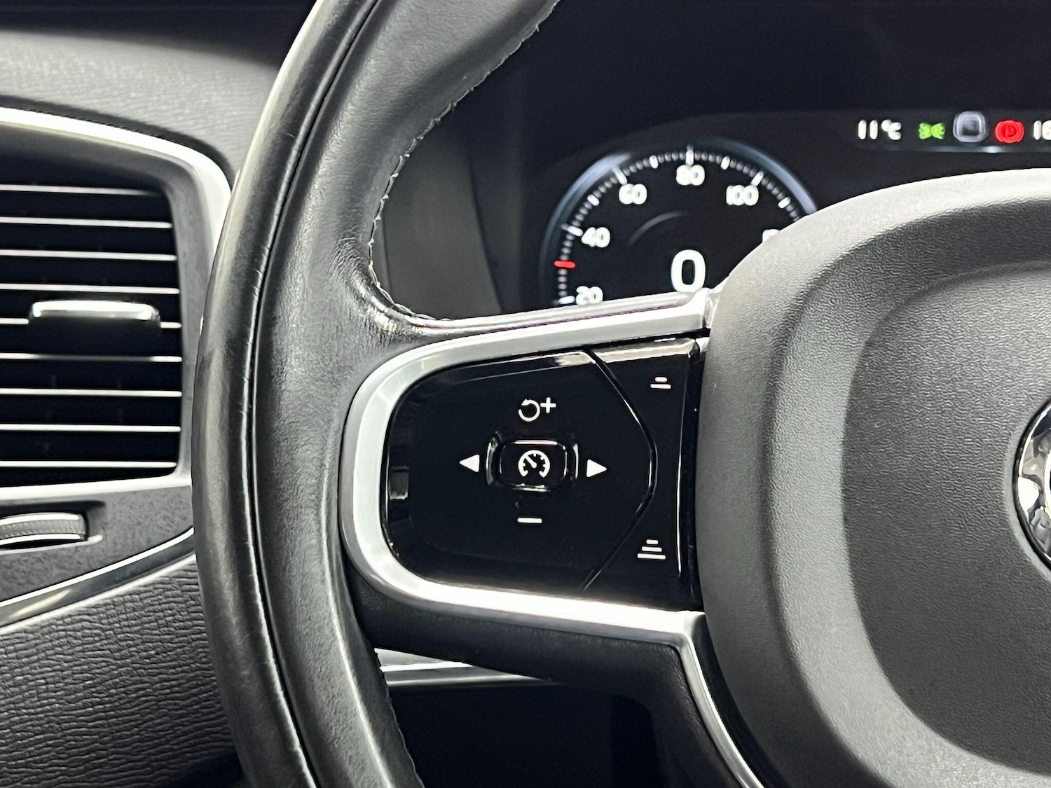 Used Volvo XC90 2016 for sale - 76976861: Photo 34