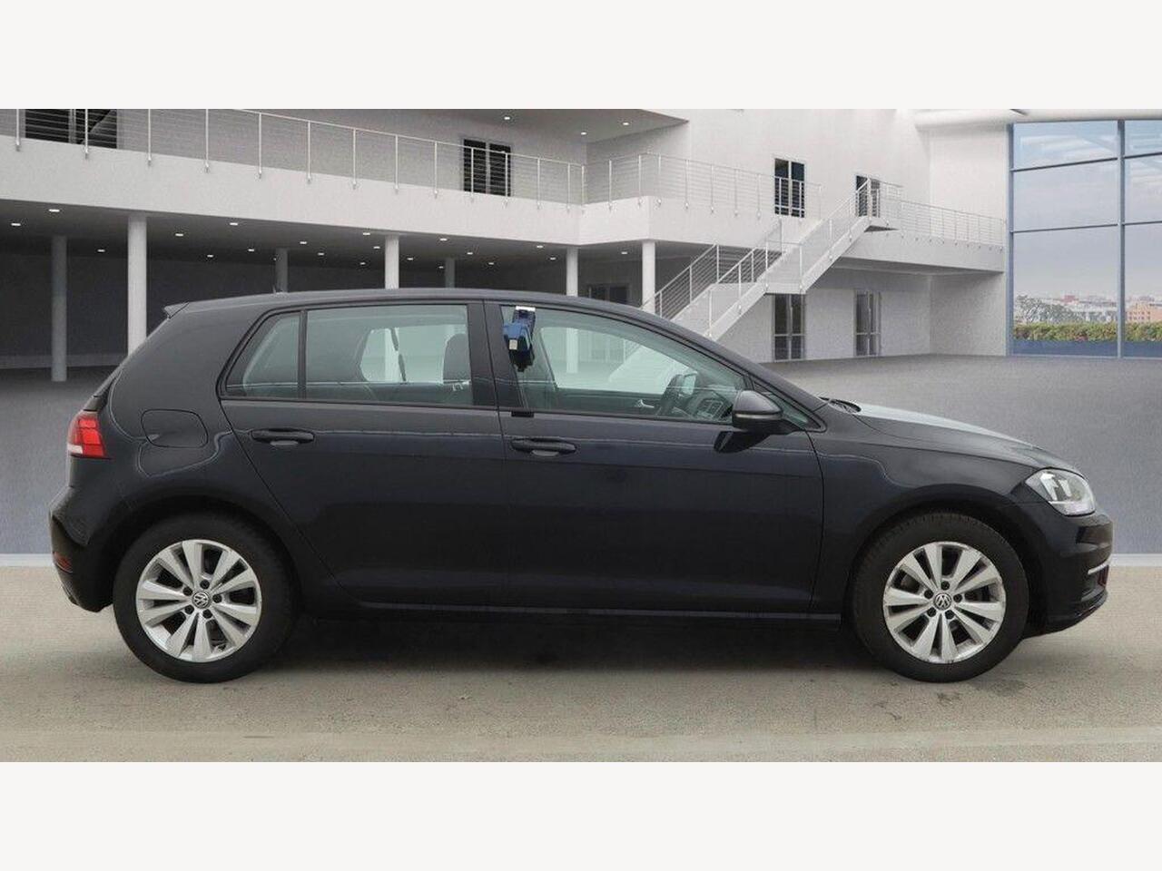 Used Volkswagen Golf 2017 for sale - 77743908: Photo 8