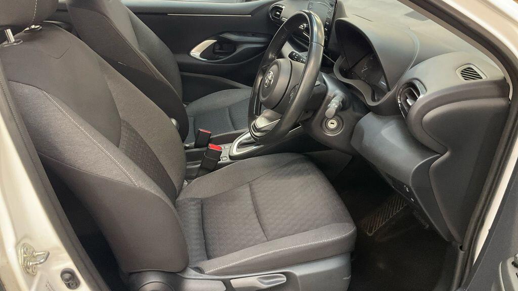 Used Toyota Yaris 2022 for sale - 77387387: Photo 12
