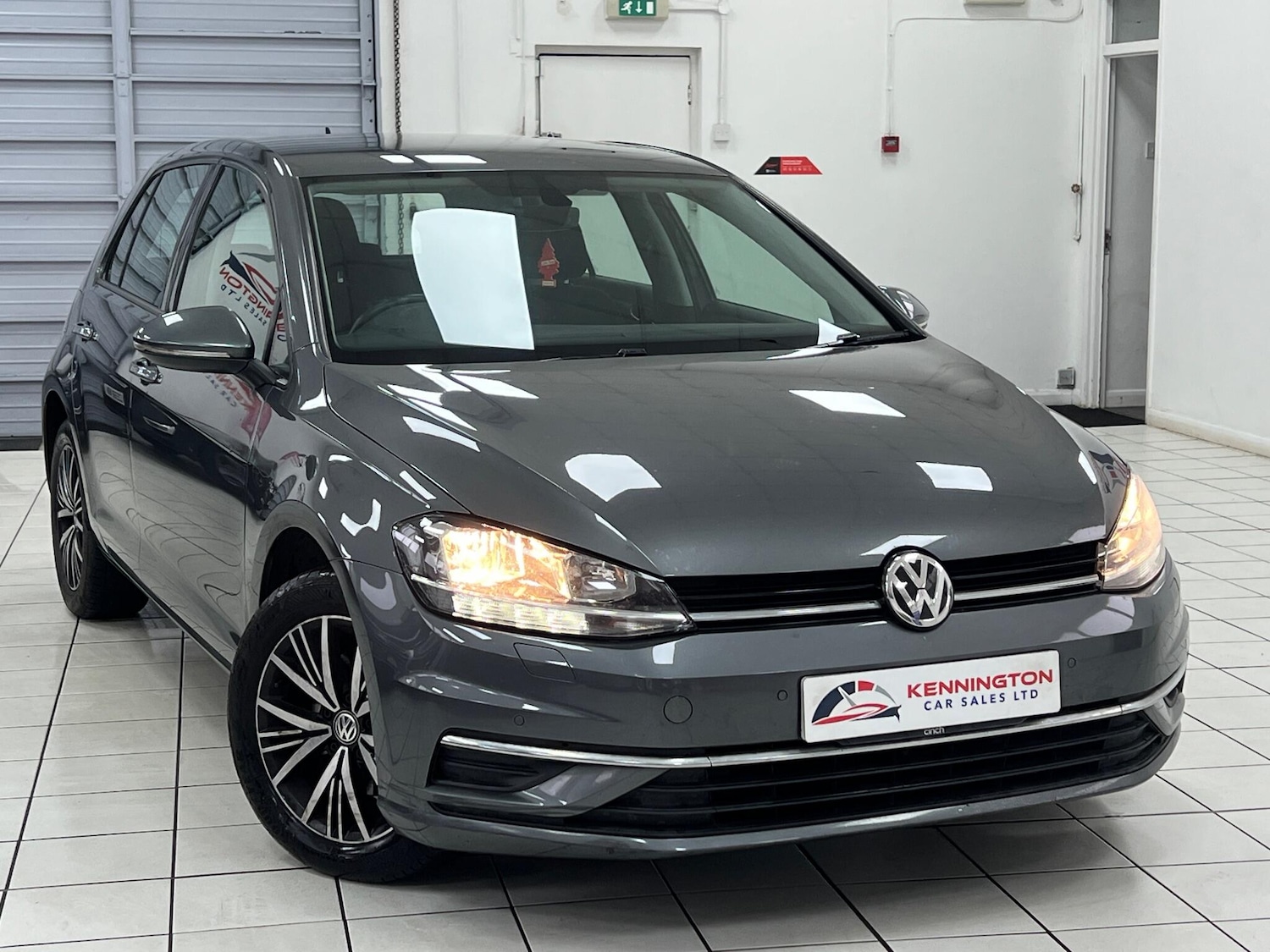 Used Volkswagen Golf 2017 for sale - 76898968: Photo 1
