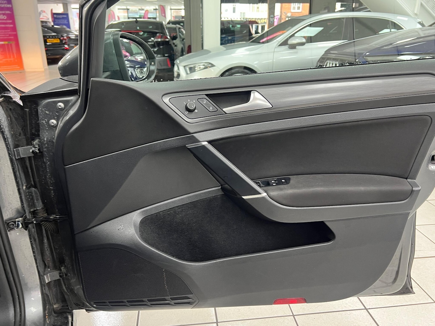 Used Volkswagen Golf 2017 for sale - 76898968: Photo 33