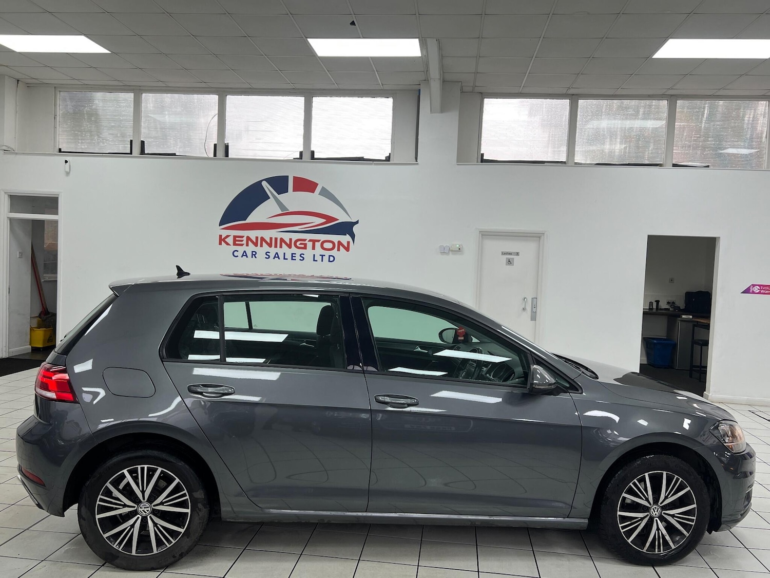 Used Volkswagen Golf 2017 for sale - 76898968: Photo 5