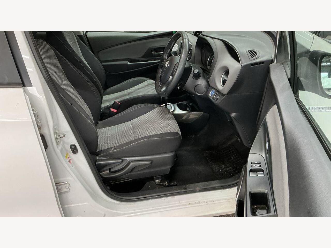 Used Toyota Yaris 2016 for sale - 77743852: Photo 12