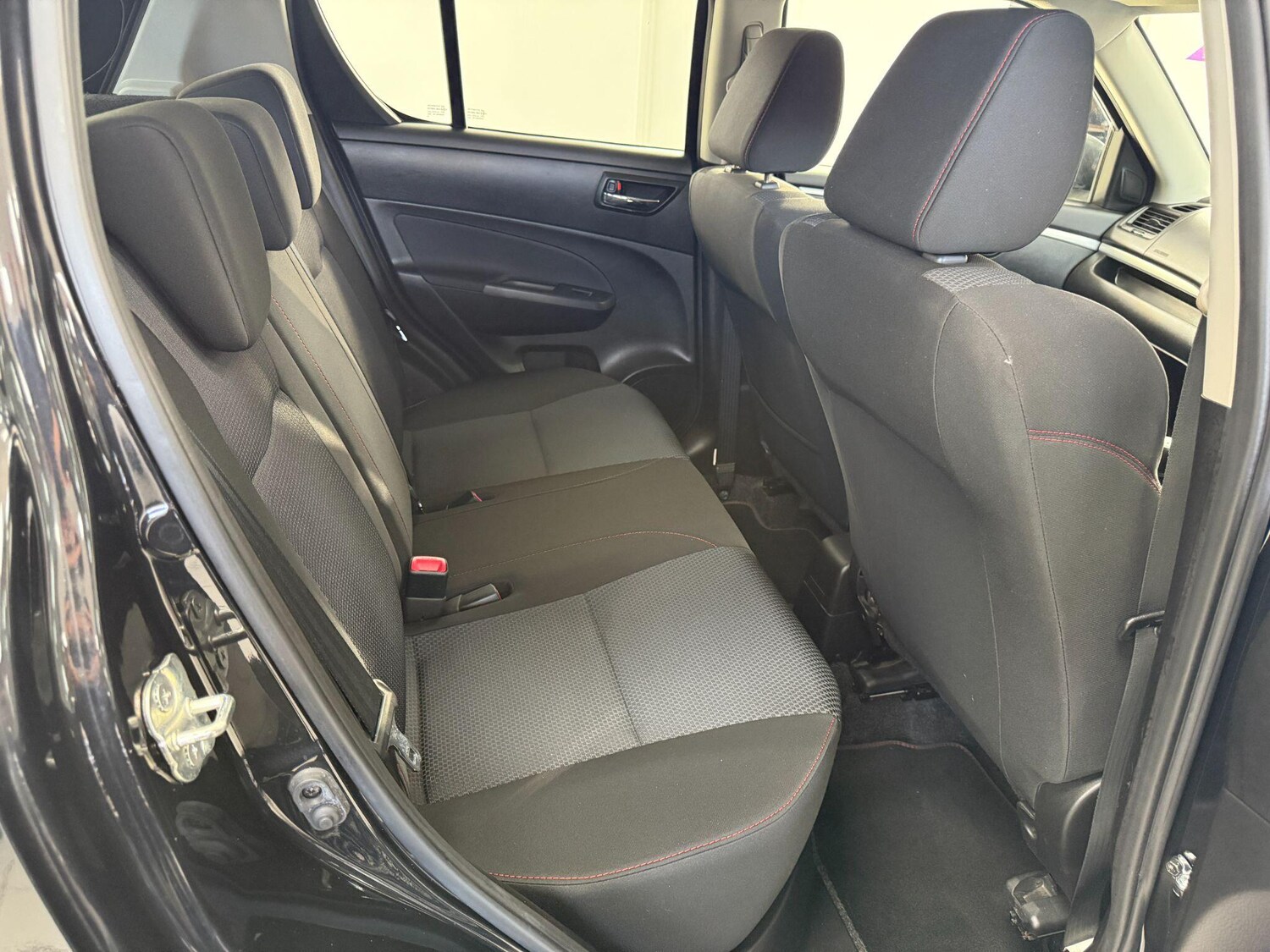 Used Suzuki Swift 2014 for sale - 76898318: Photo 25