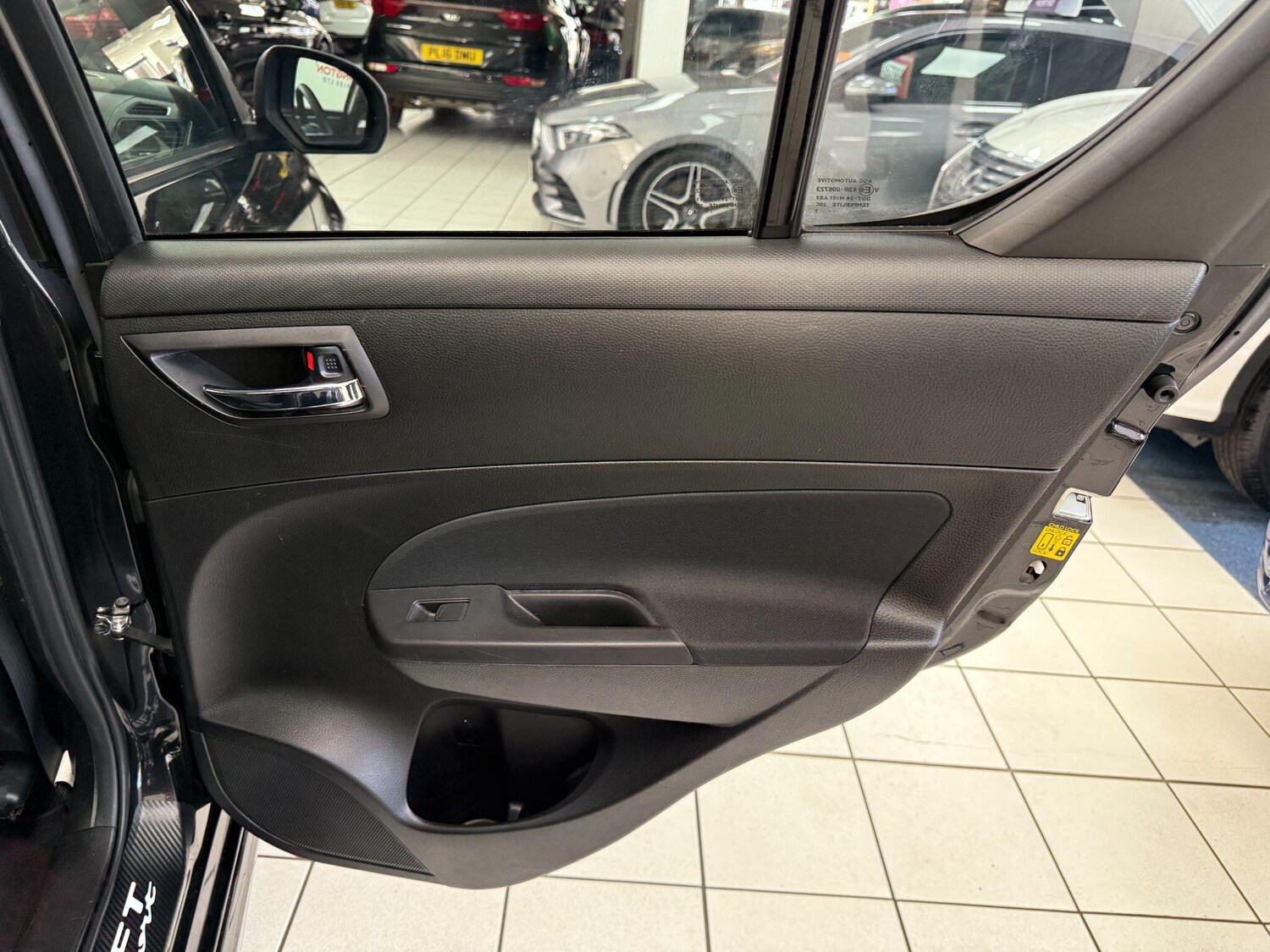 Used Suzuki Swift 2014 for sale - 76898318: Photo 37