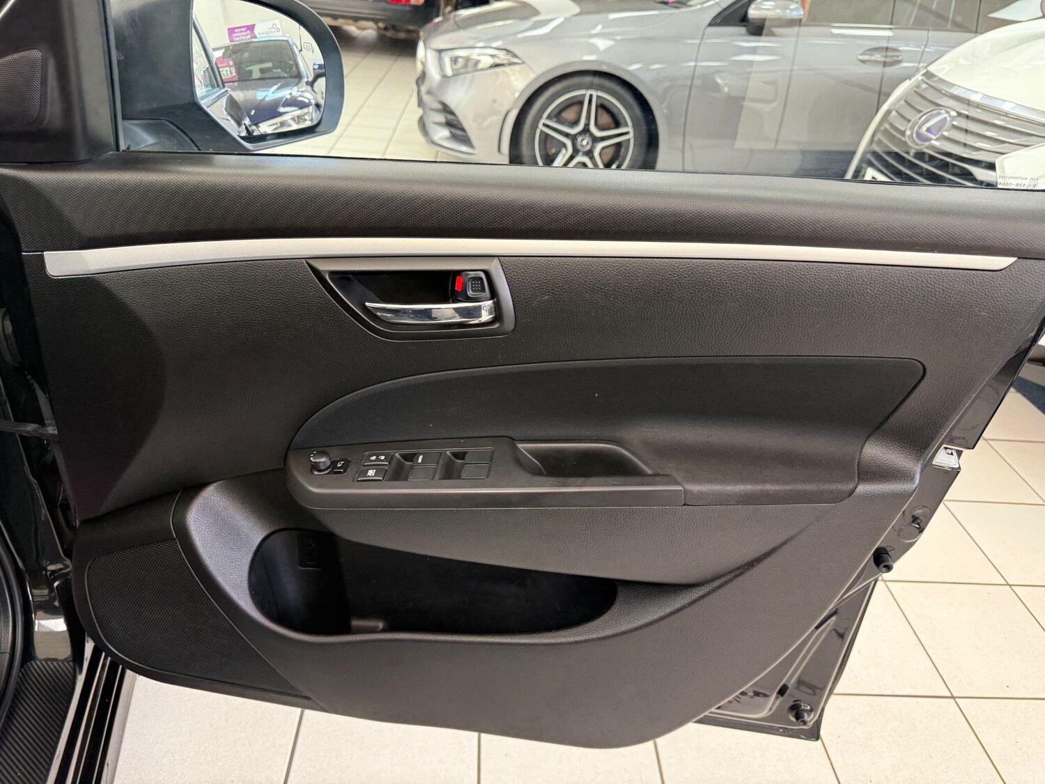 Used Suzuki Swift 2014 for sale - 76898318: Photo 38