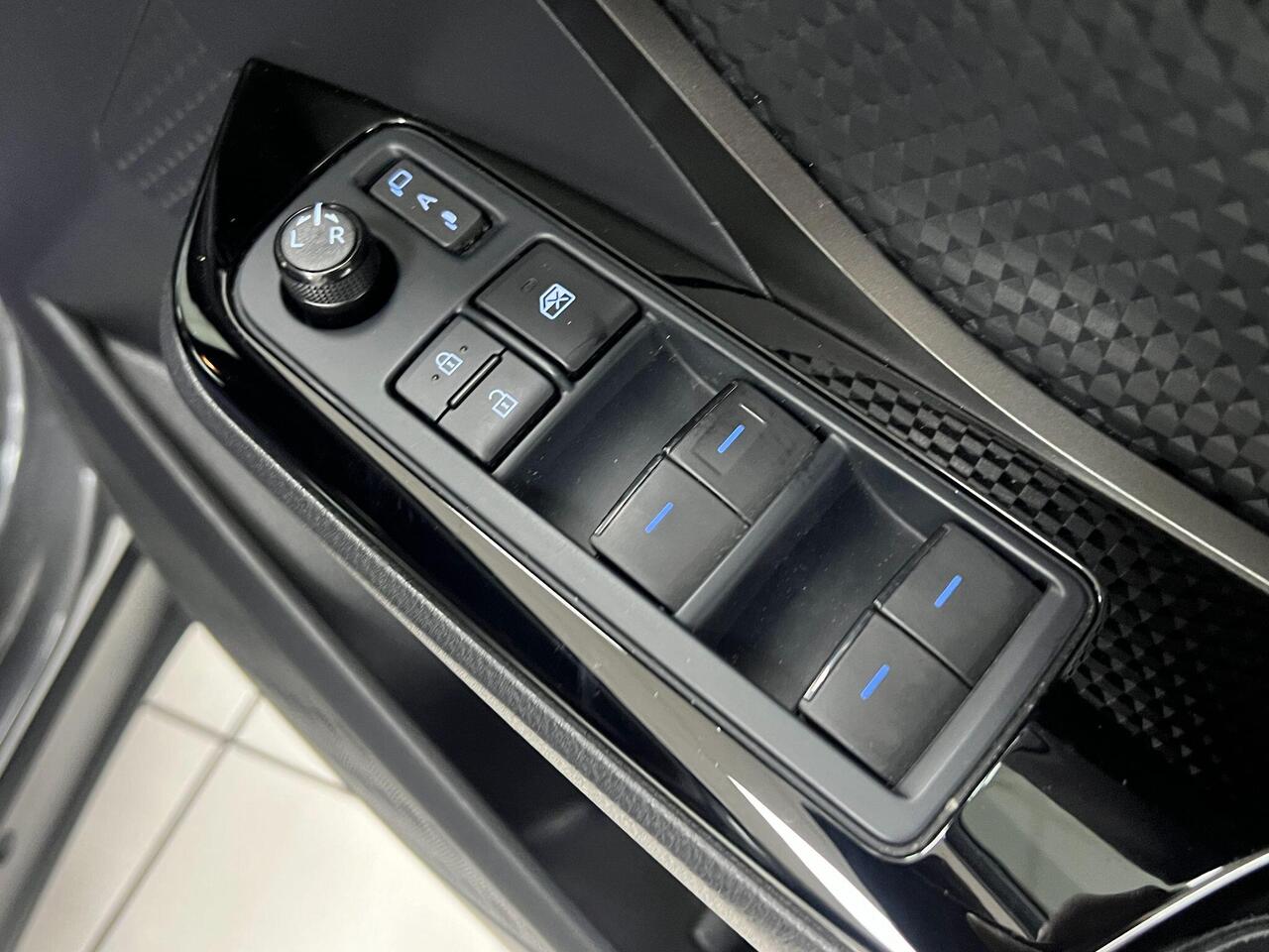 Used Toyota C-HR 2023 for sale - 77743894: Photo 94