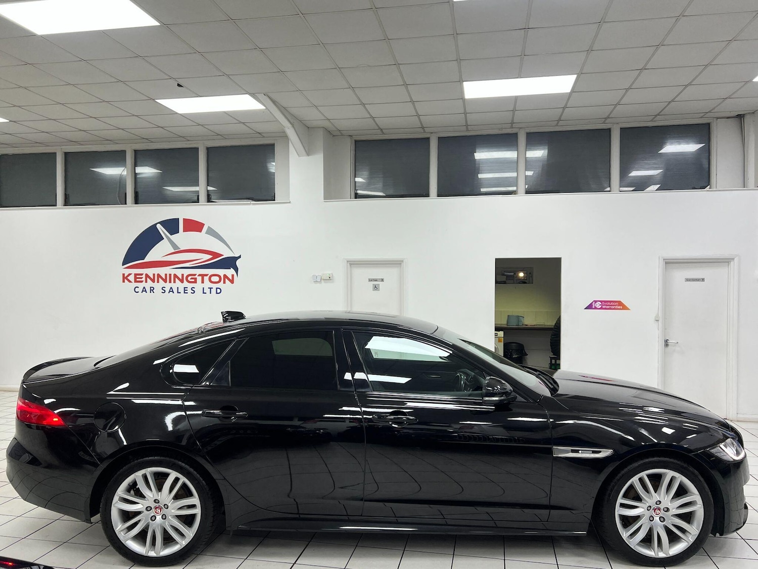 Used Jaguar XF 2017 for sale - 76898963: Photo 15