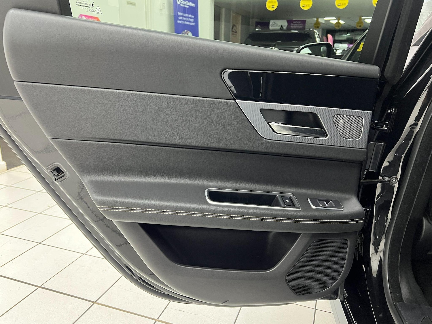 Used Jaguar XF 2017 for sale - 76898963: Photo 32