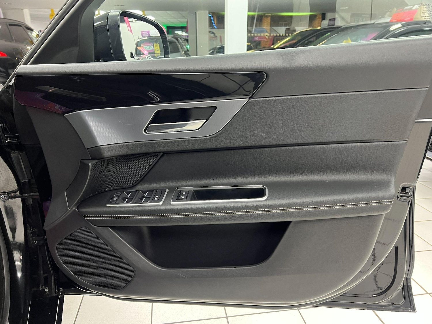 Used Jaguar XF 2017 for sale - 76898963: Photo 34