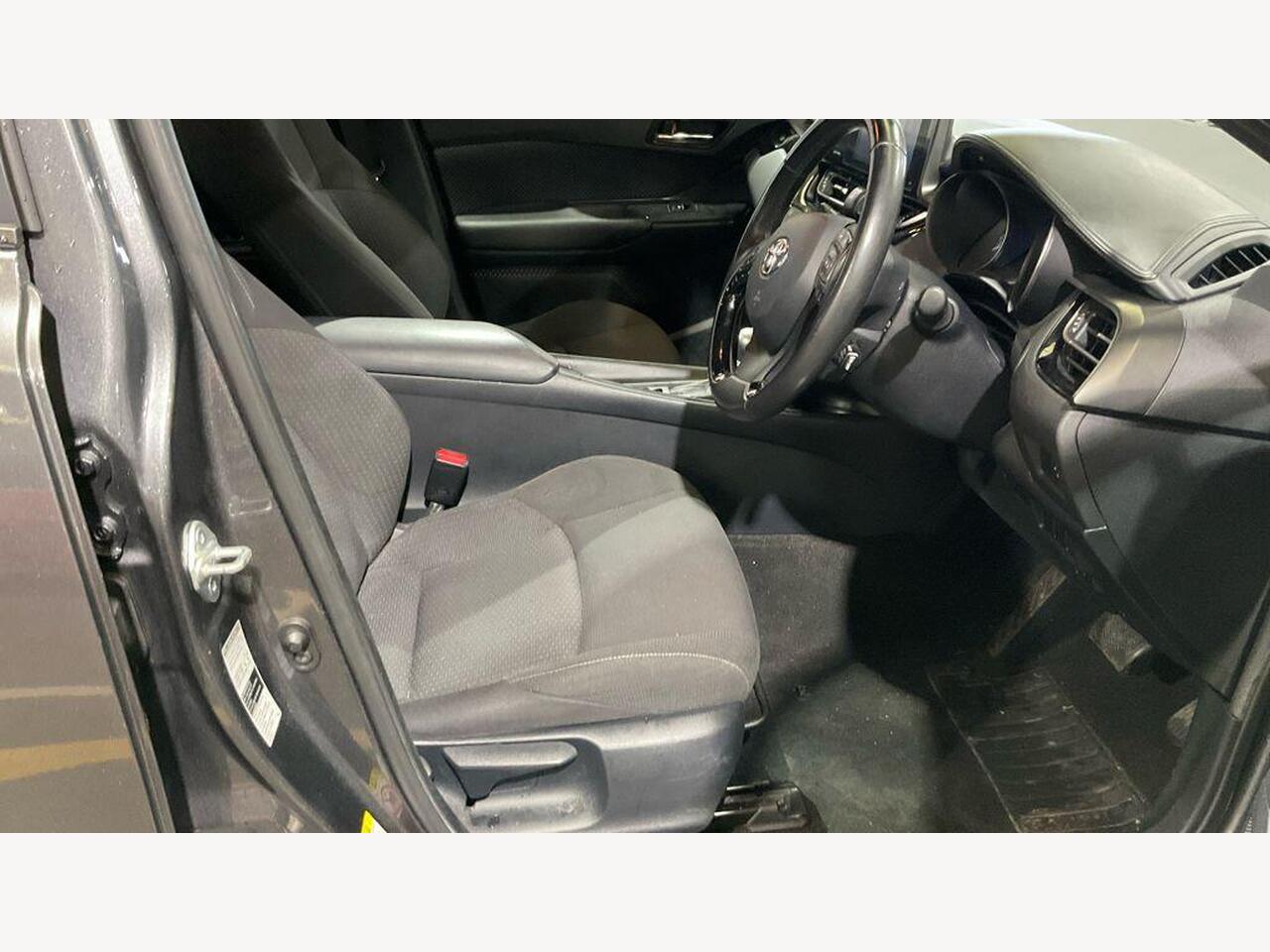 Used Toyota C-HR 2017 for sale - 78025079: Photo 13