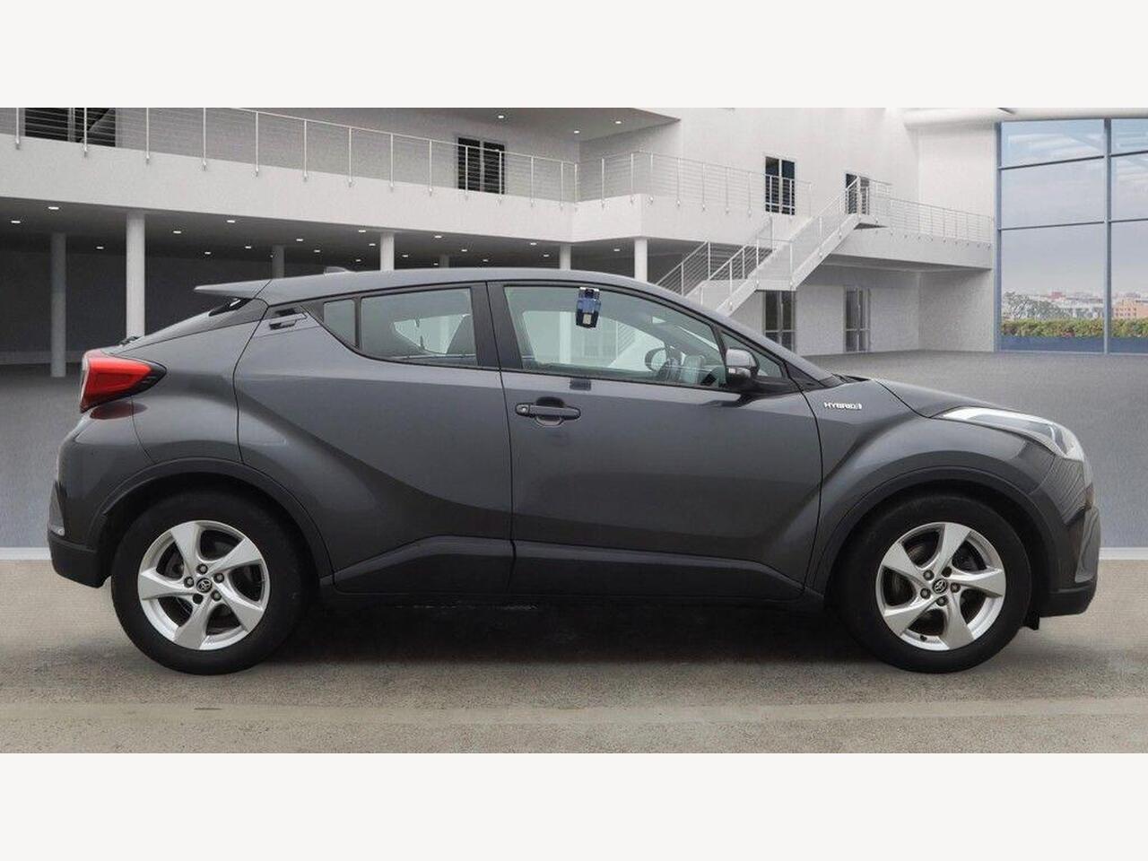 Used Toyota C-HR 2017 for sale - 78025079: Photo 8