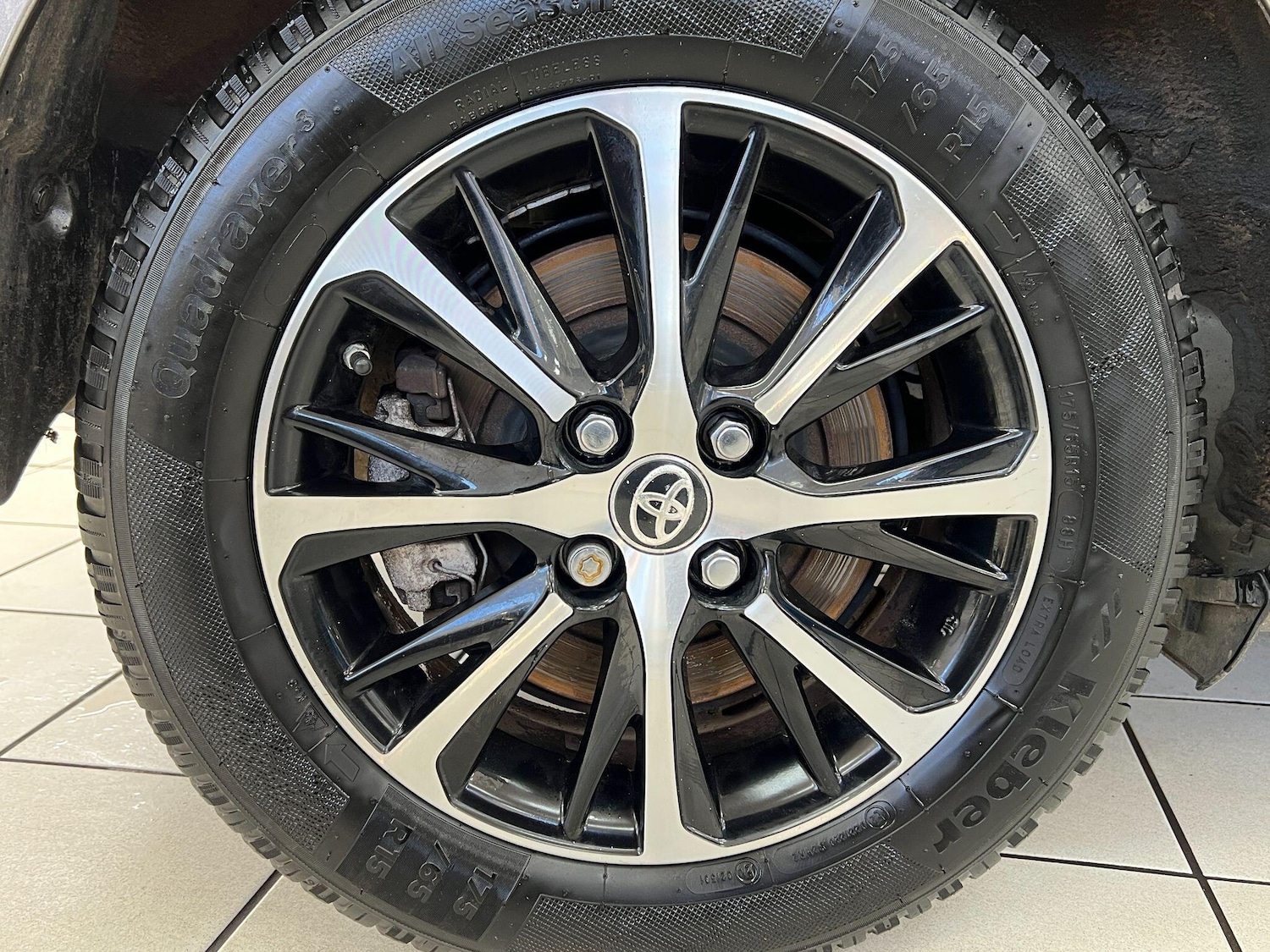 Used Toyota Yaris 2019 for sale - 77091528: Photo 38