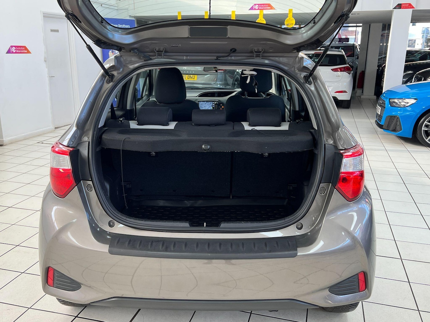 Used Toyota Yaris 2019 for sale - 77091528: Photo 75