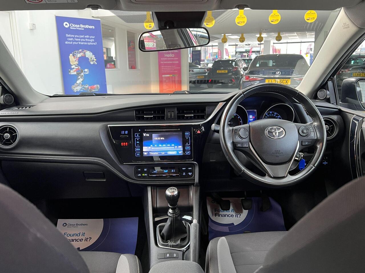 Used Toyota Auris 2017 for sale - 77743854: Photo 2