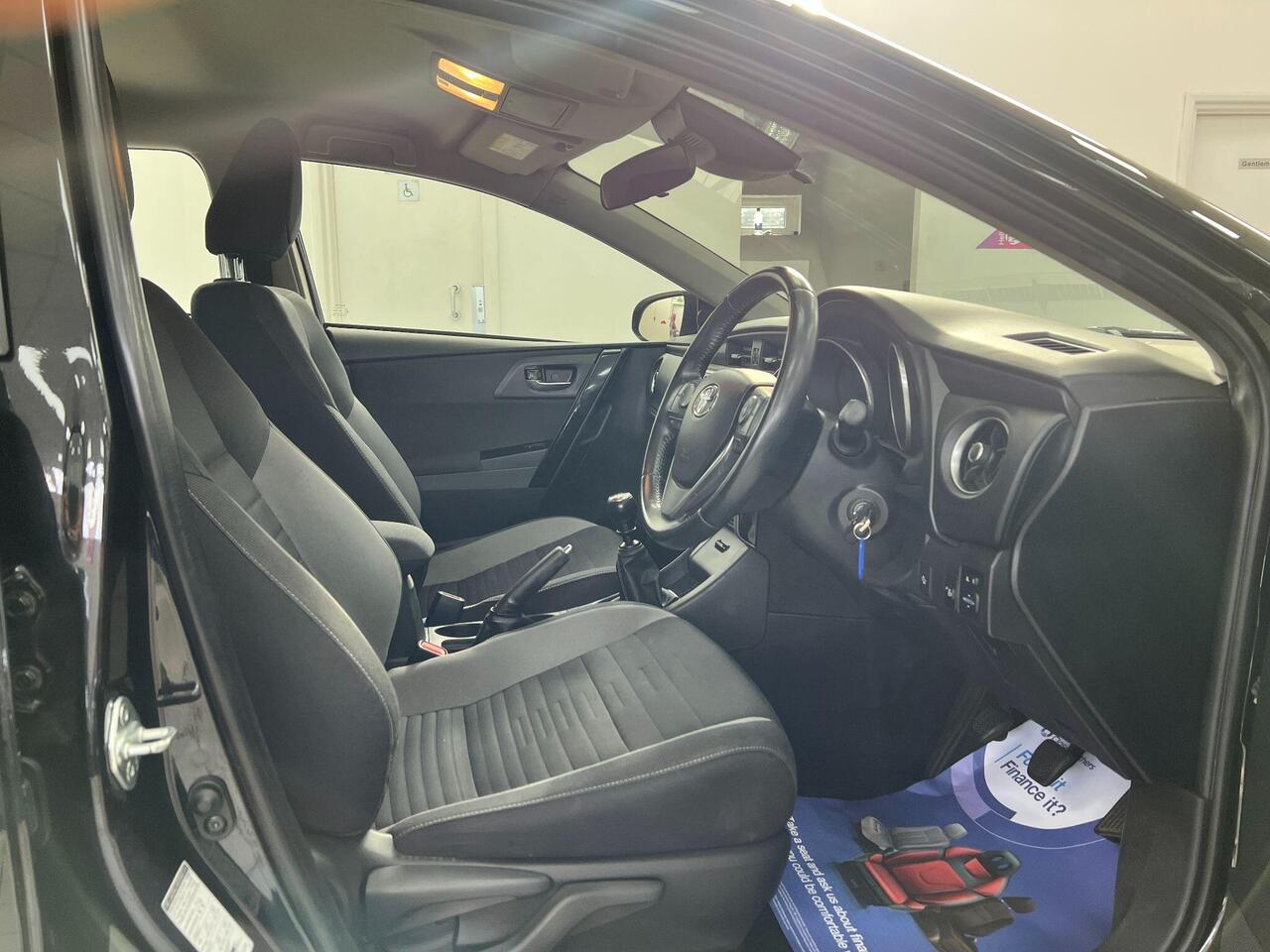 Used Toyota Auris 2017 for sale - 77743854: Photo 5