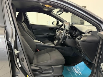 Used Toyota C-HR 2017 for sale - 78246488: Photo