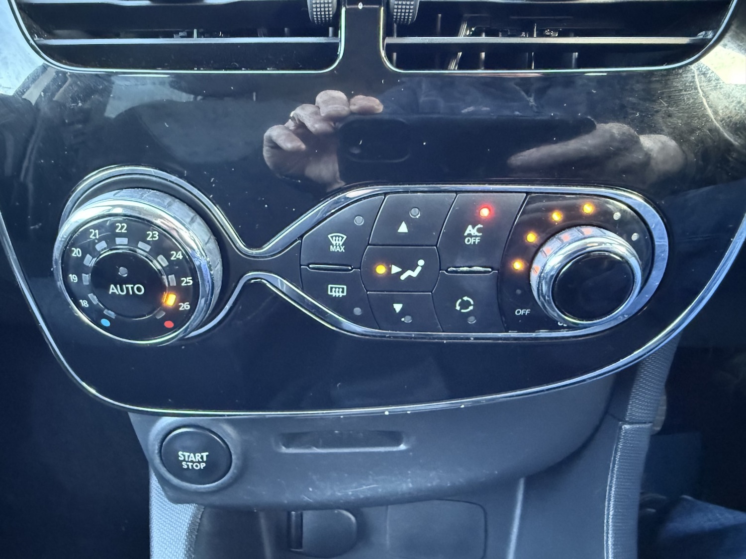 Used Renault Clio 2014 for sale - 77709088: Photo 35