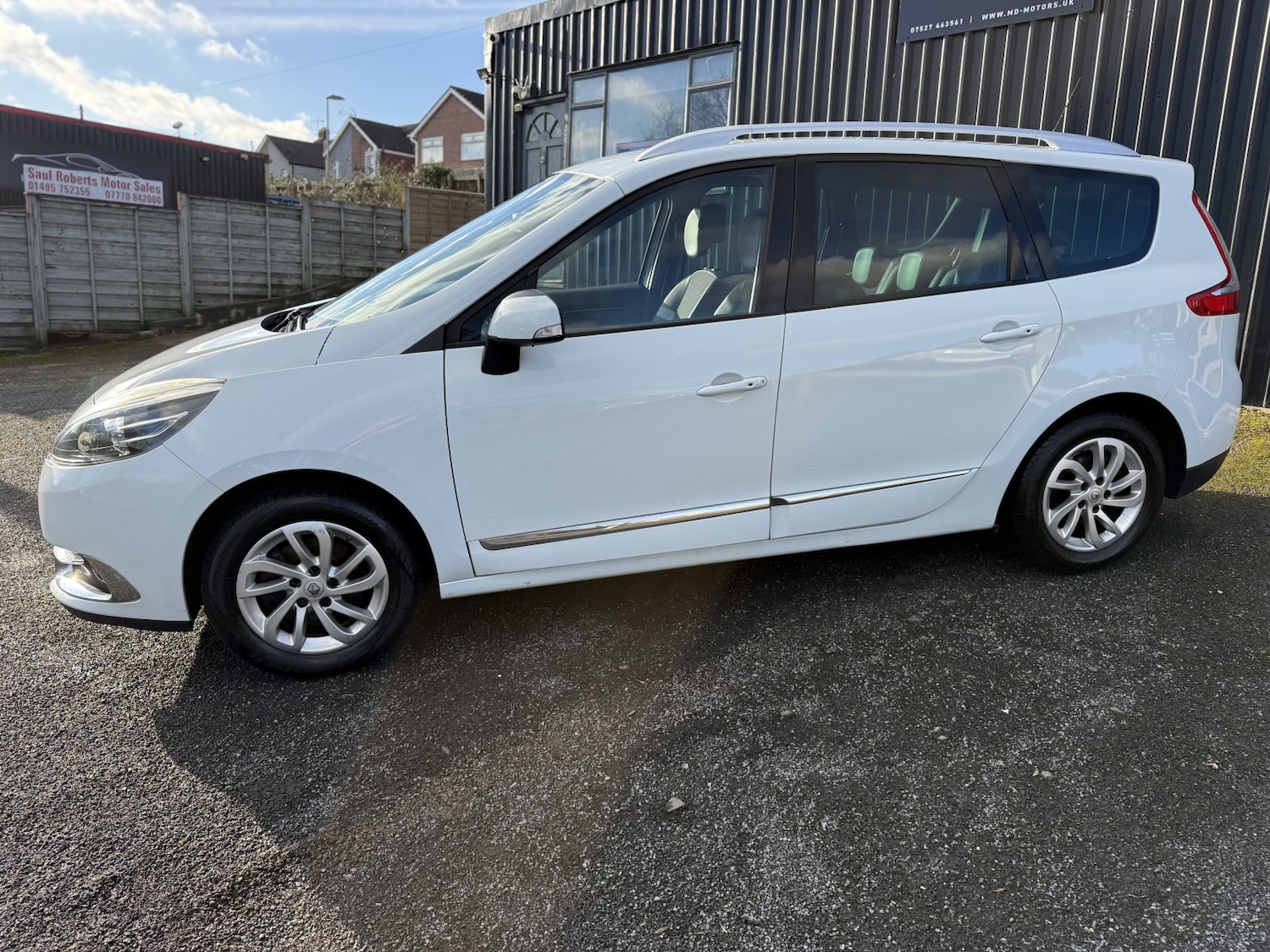 Used Renault Grand Scenic 2015 for sale - 77166113: Photo 2