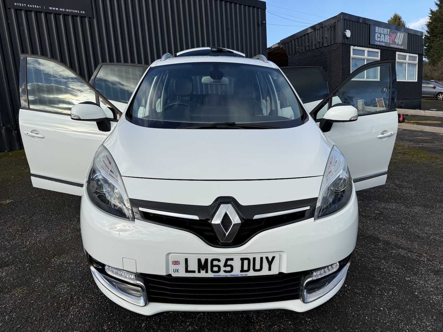 Used Renault Grand Scenic 2015 for sale - 77166113: Photo 29