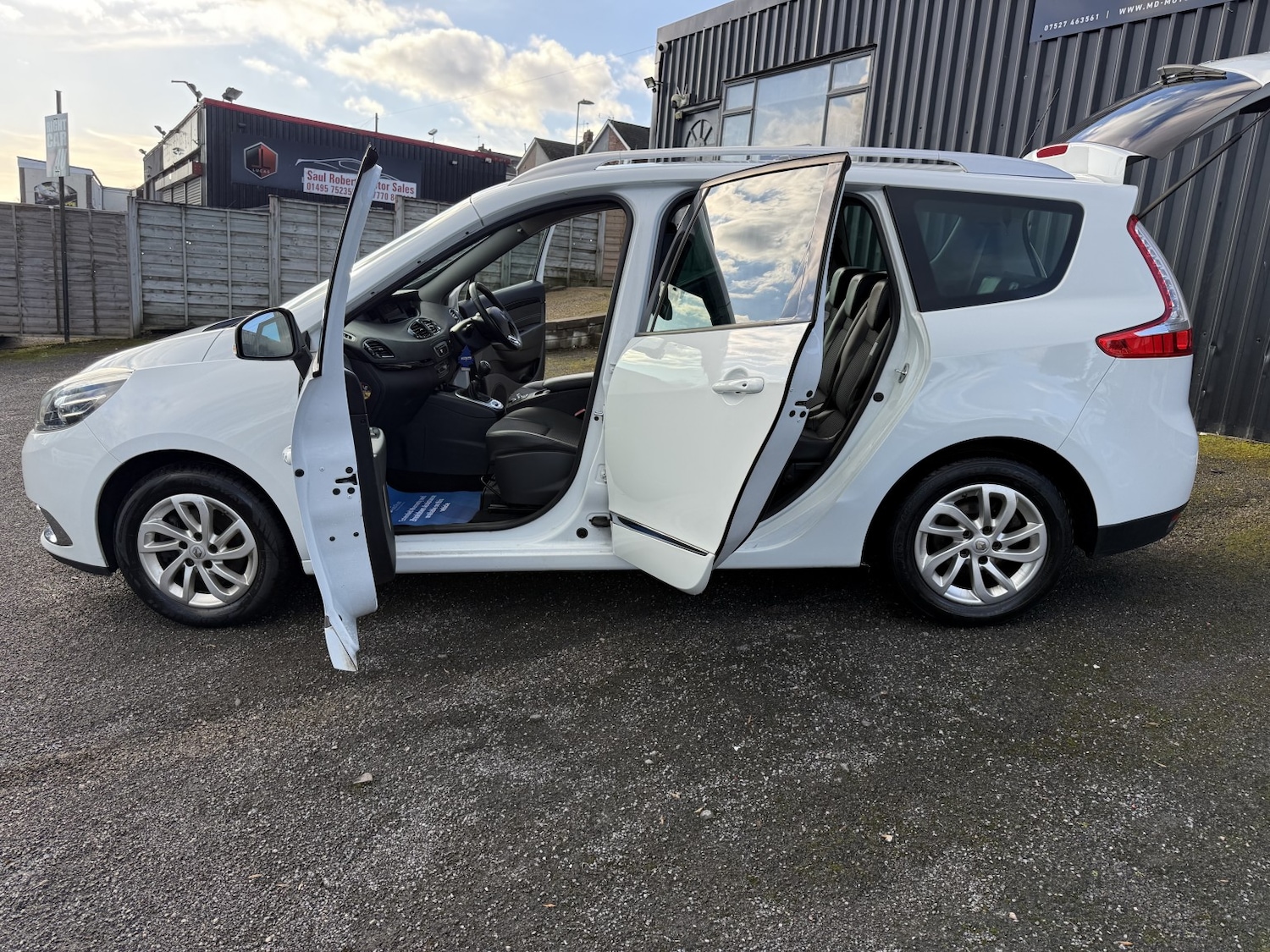 Used Renault Grand Scenic 2015 for sale - 77166113: Photo 32