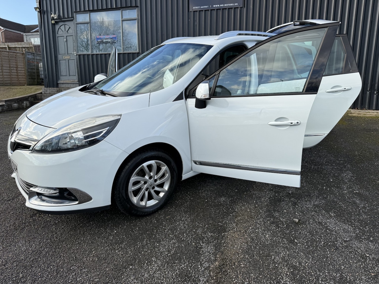 Used Renault Grand Scenic 2015 for sale - 77166113: Photo 33