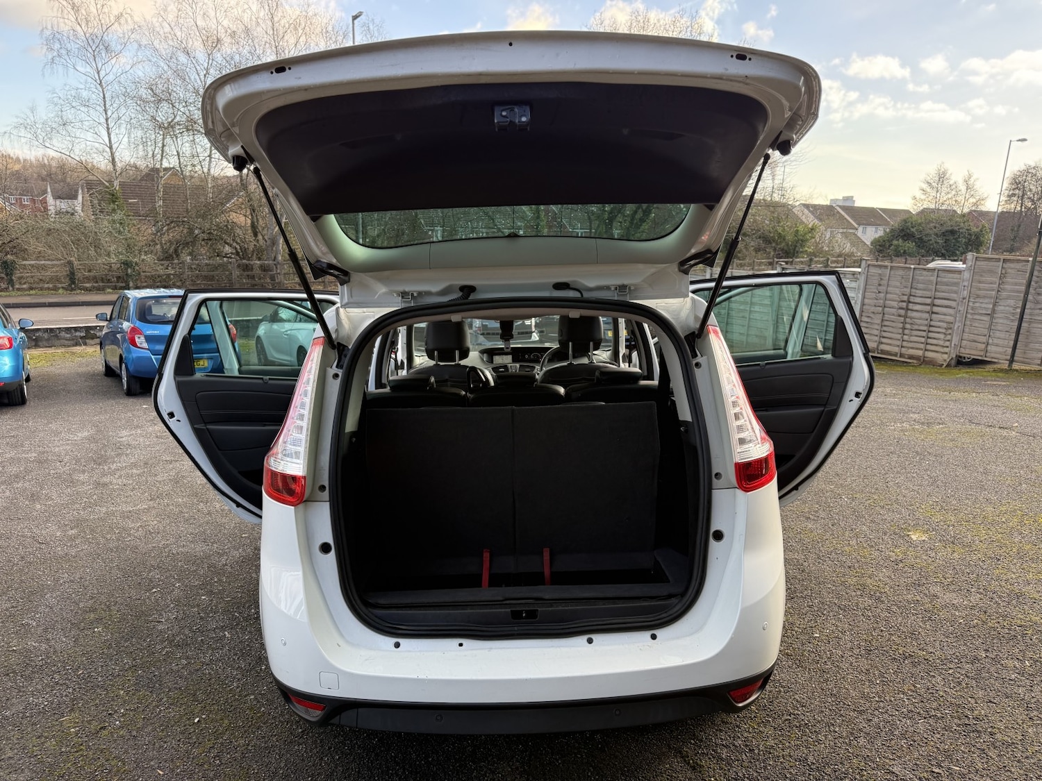 Used Renault Grand Scenic 2015 for sale - 77166113: Photo 36