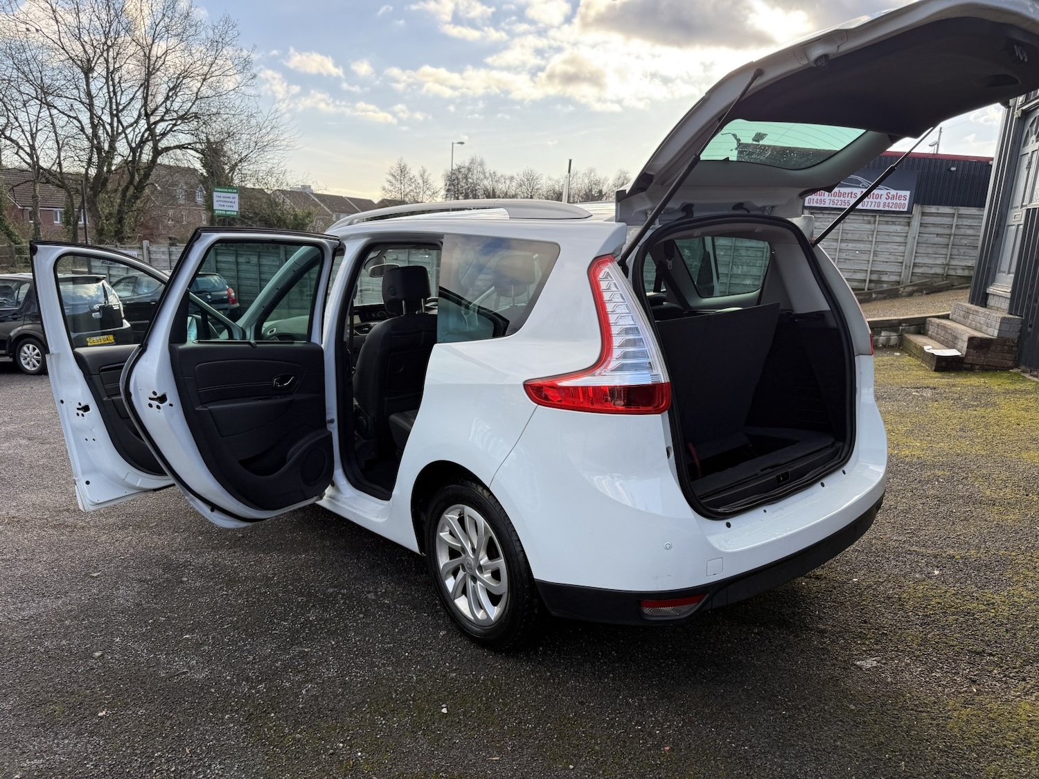 Used Renault Grand Scenic 2015 for sale - 77166113: Photo 37