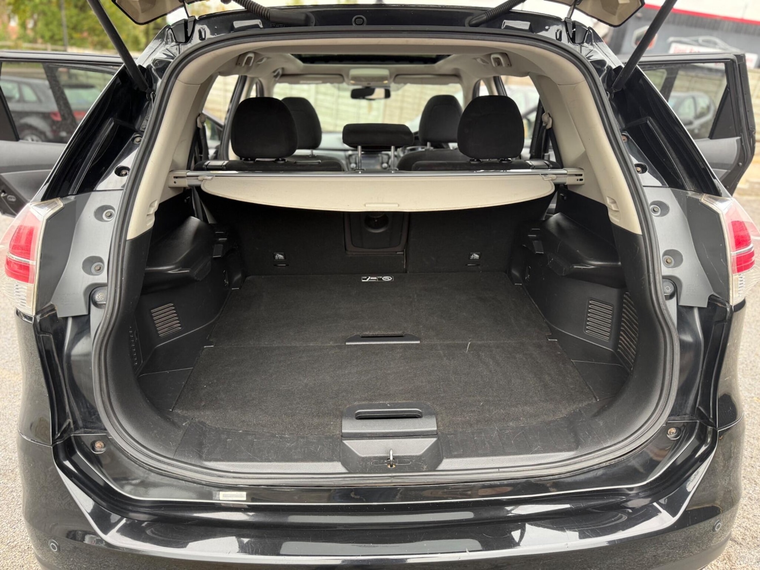 Used Nissan X-Trail 2015 for sale - 76644649: Photo 32