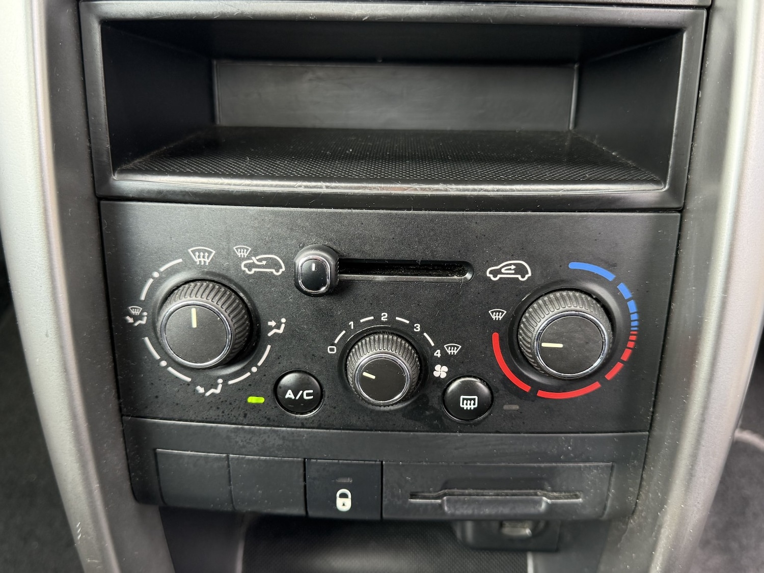 Used Peugeot 207 2011 for sale - 77709089: Photo 27