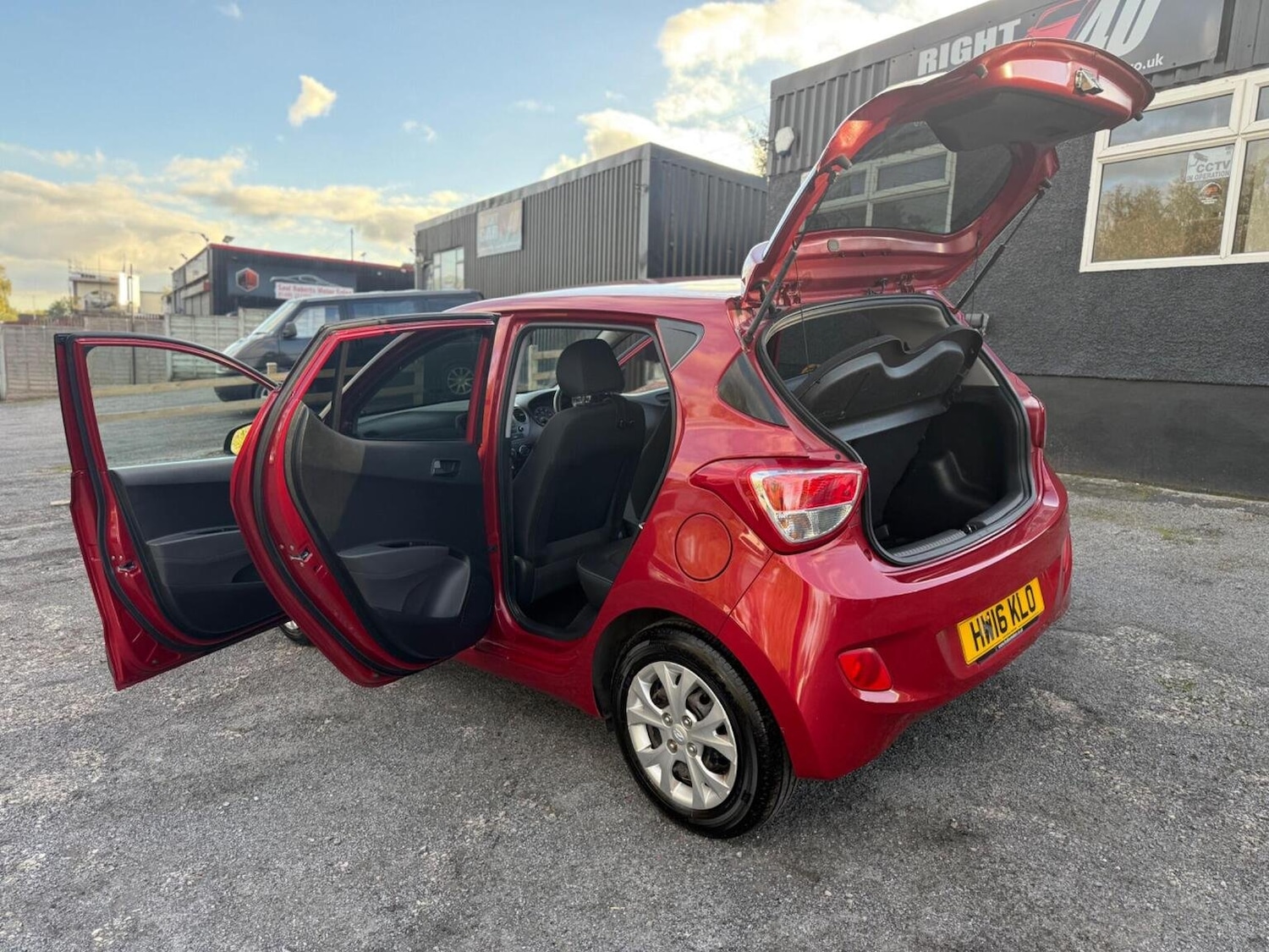 Used Hyundai i10 2016 for sale - 76687402: Photo 23