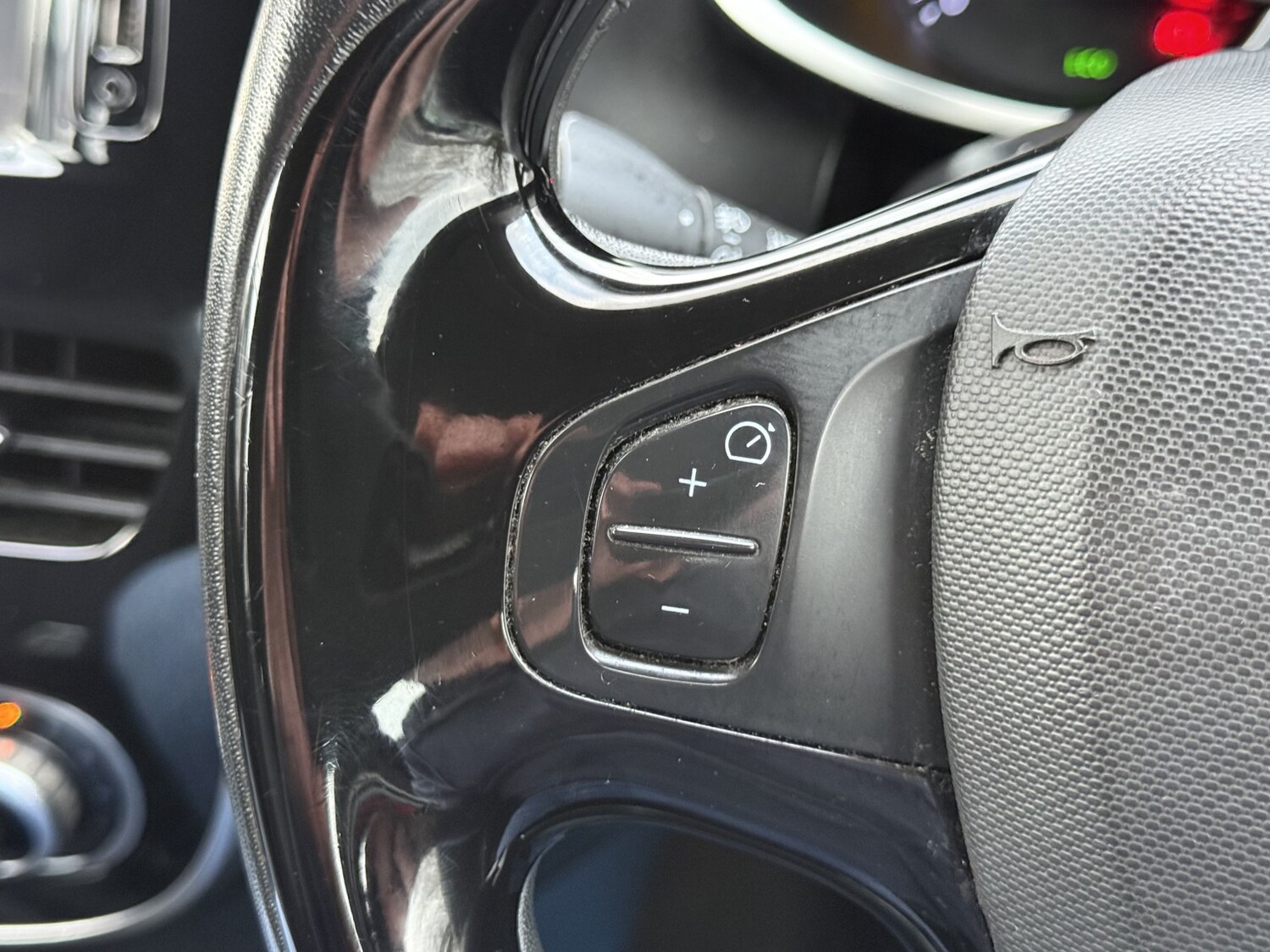 Used Renault Clio 2015 for sale - 78025800: Photo 40