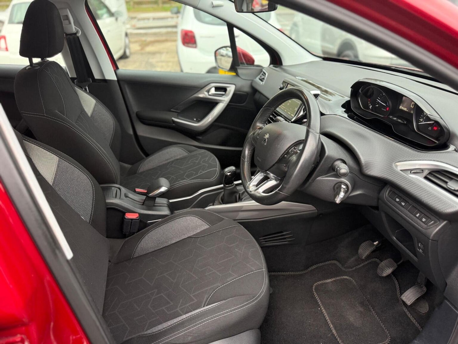 Used Peugeot 2008 2017 for sale - 76687395: Photo 28