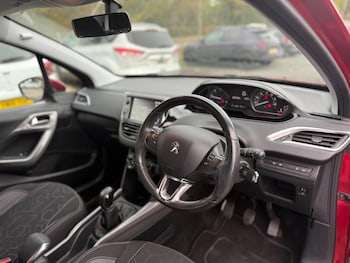 Used Peugeot 2008 2017 for sale - 76687395: Photo