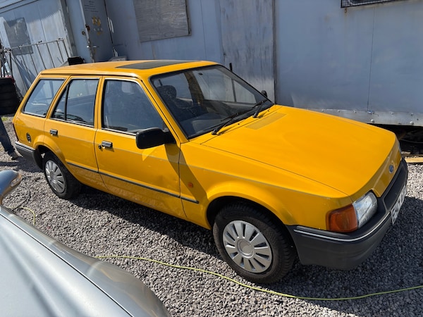 Used Ford Escort 1988 for sale - 74365243: Photo 1