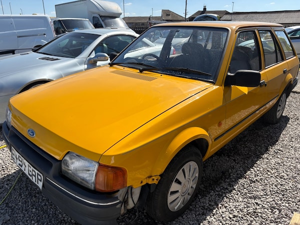 Used Ford Escort 1988 for sale - 74365243: Photo 2