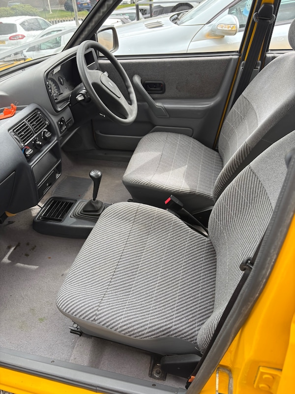 Used Ford Escort 1988 for sale - 74365243: Photo 8