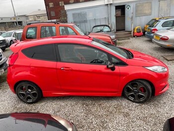 Used Ford Fiesta 2015 for sale - 76091207: Photo