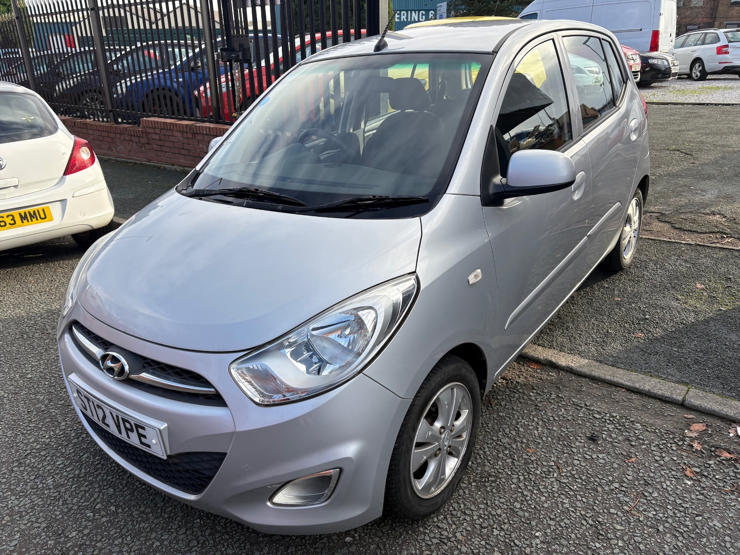 Used Hyundai i10 2012 for sale - 76681540: Photo 3