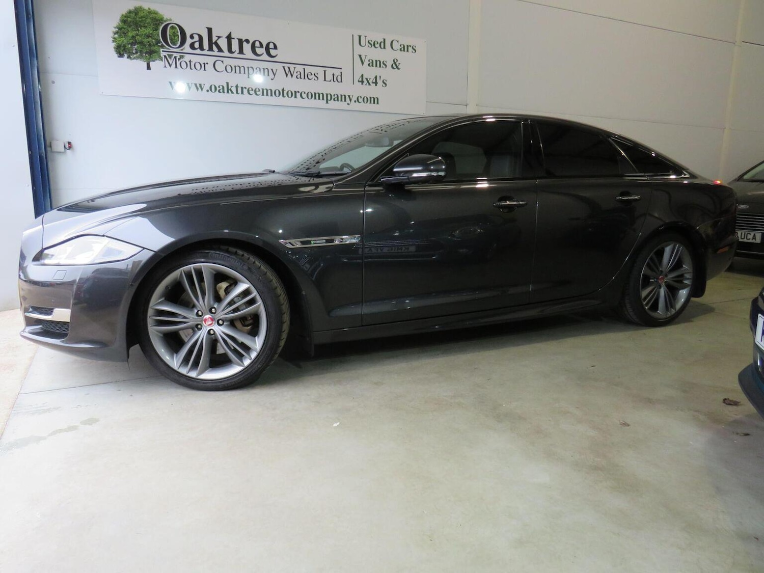 Used Jaguar XJ 2017 for sale - 77735782: Photo 3