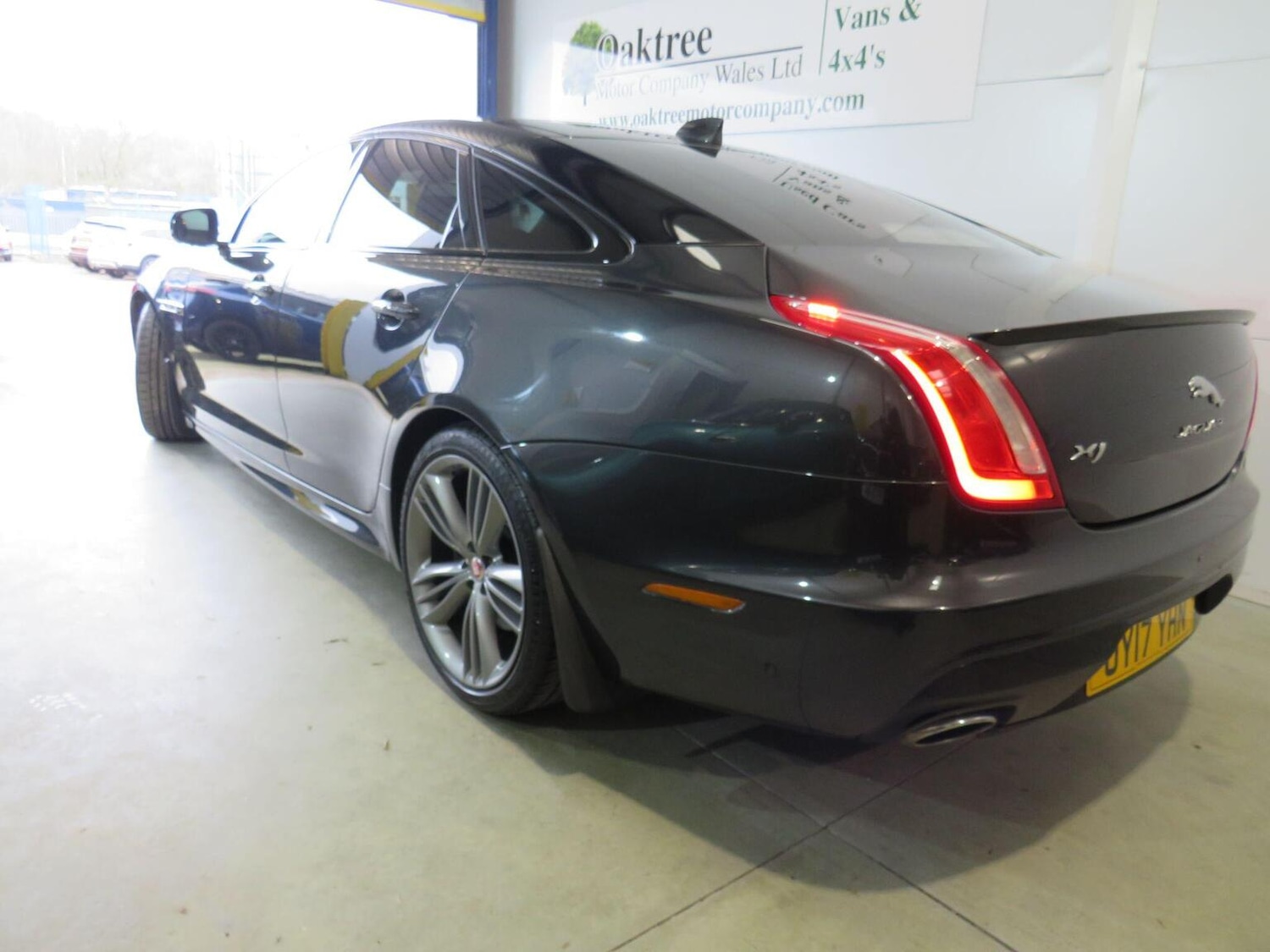 Used Jaguar XJ 2017 for sale - 77735782: Photo 4